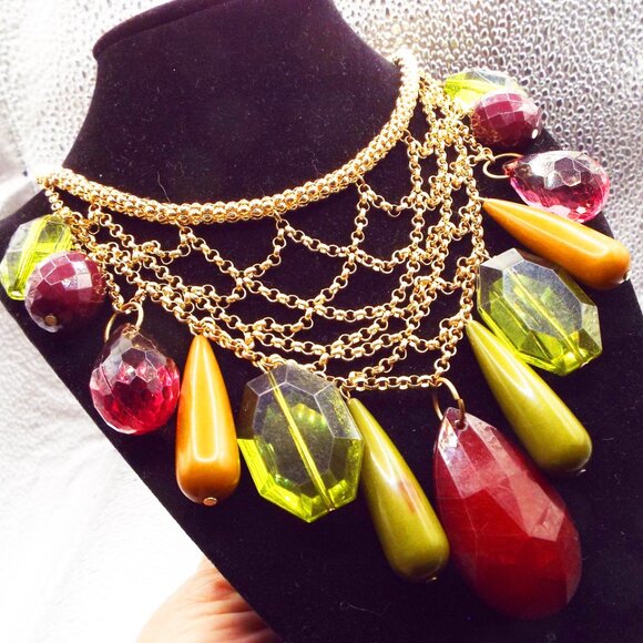 VINTAGE MASSIVE COLORFUL LUCITE SHAPES "CARMEN MIRANDA FRUIT" BIB NECKLACE 24 - Picture 1 of 3